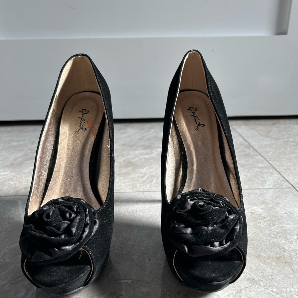 Elegant Black Peep-Toe Heels with Floral Accent